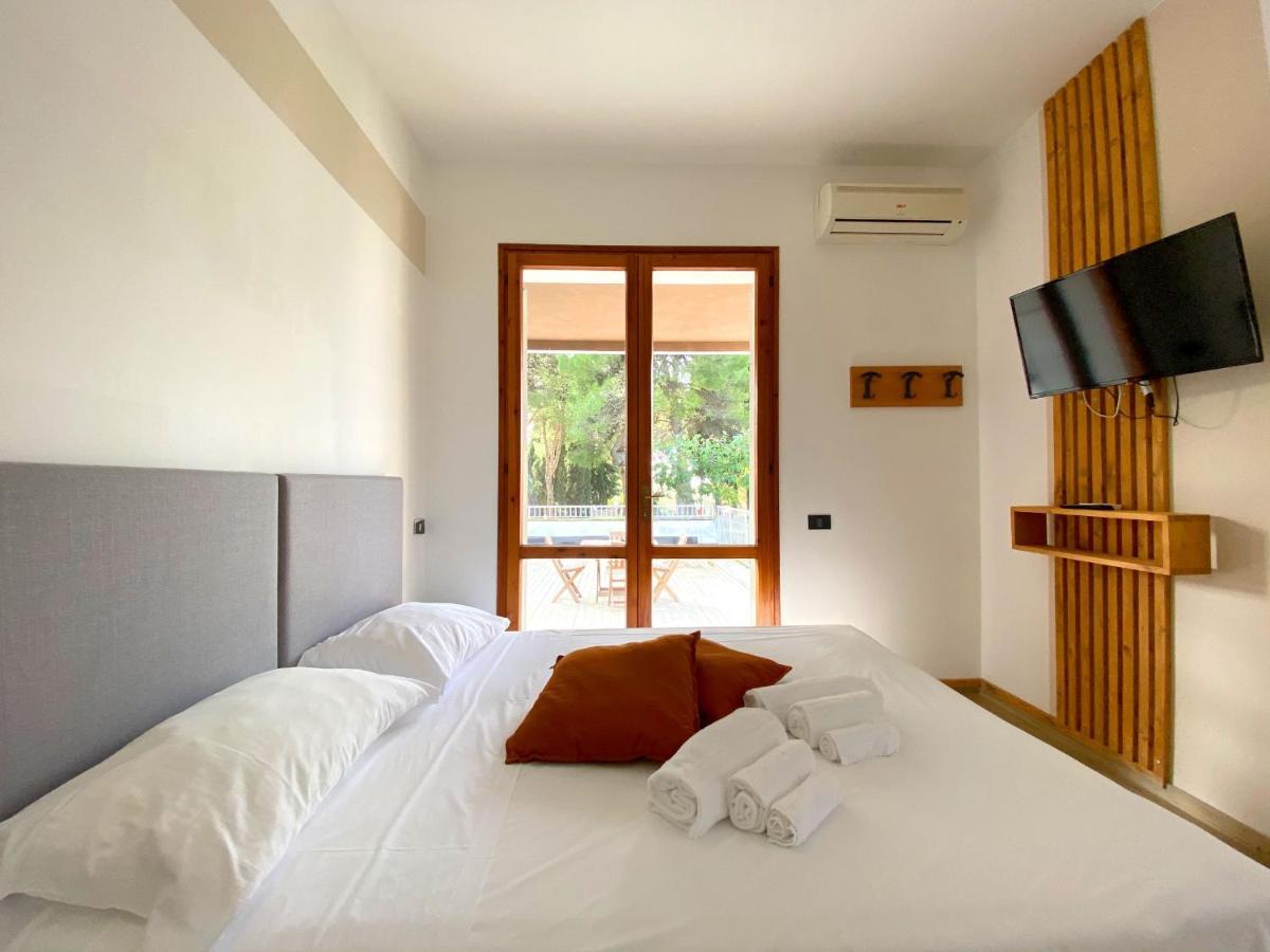 Camping Village Mar Y Sierra San Costanzo Екстериор снимка