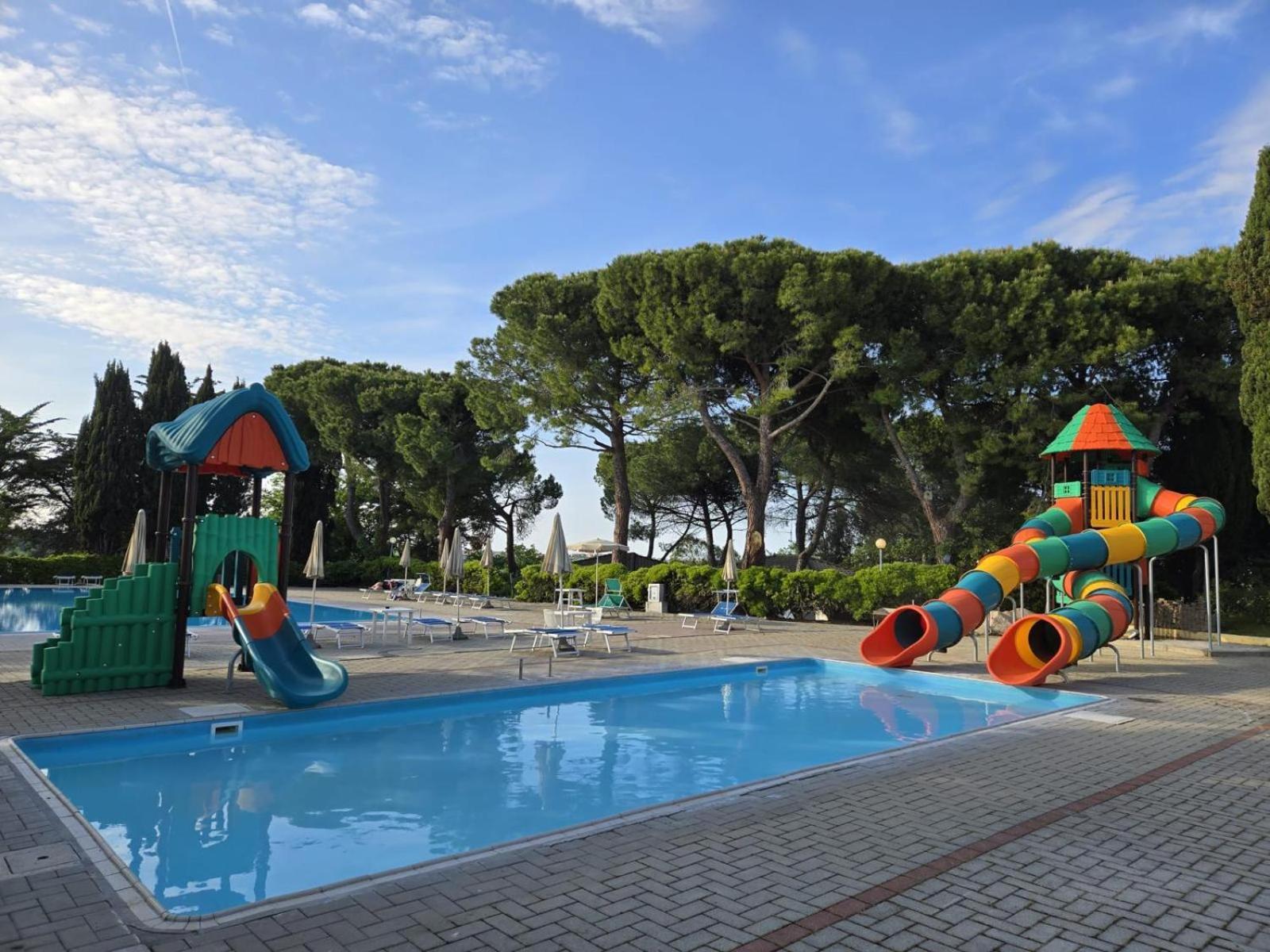 Camping Village Mar Y Sierra San Costanzo Екстериор снимка