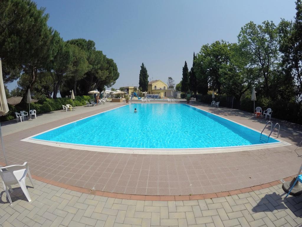 Camping Village Mar Y Sierra San Costanzo Екстериор снимка
