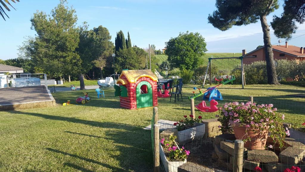 Camping Village Mar Y Sierra San Costanzo Екстериор снимка