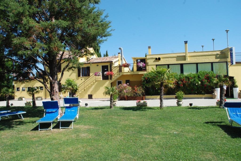 Camping Village Mar Y Sierra San Costanzo Екстериор снимка