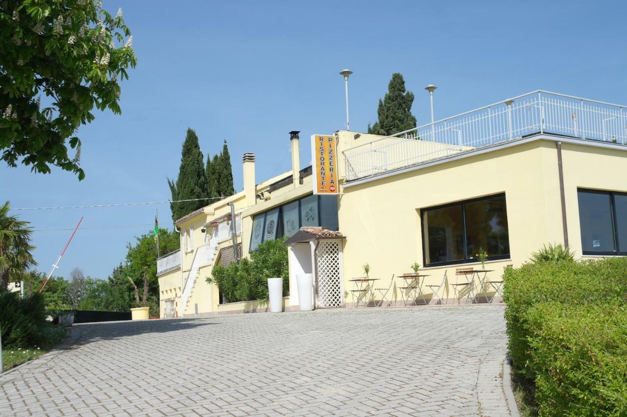Camping Village Mar Y Sierra San Costanzo Екстериор снимка