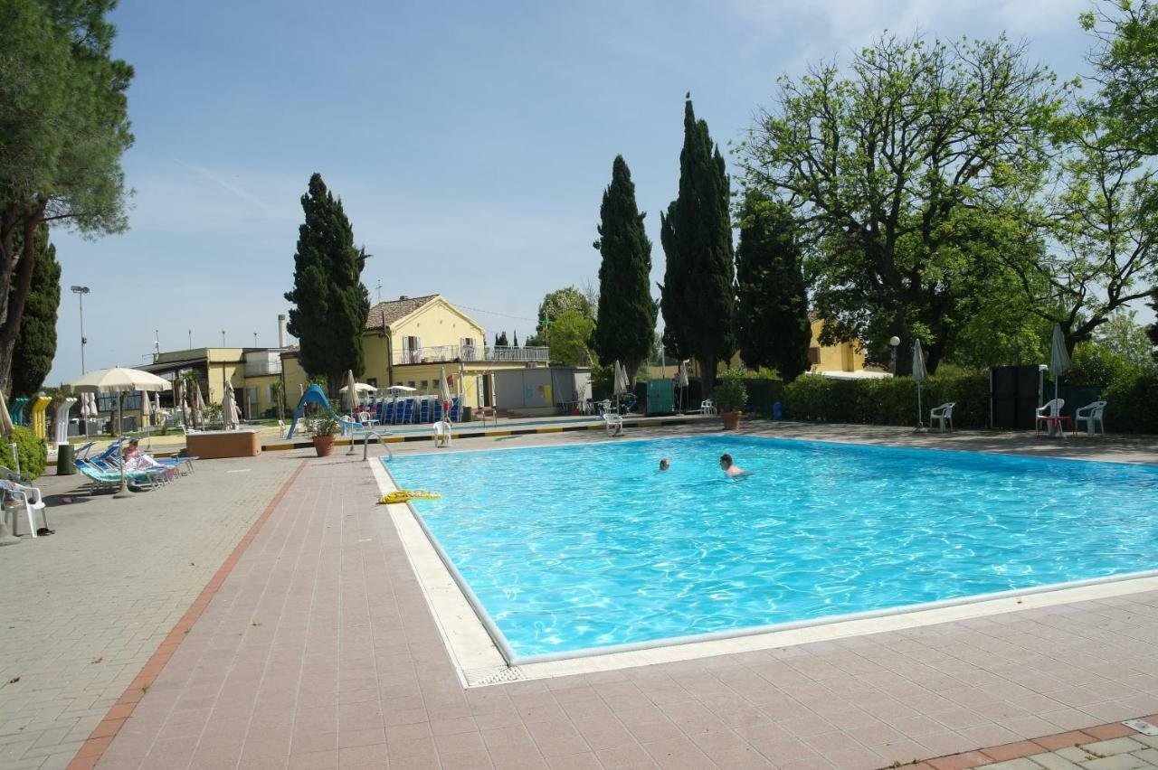 Camping Village Mar Y Sierra San Costanzo Екстериор снимка