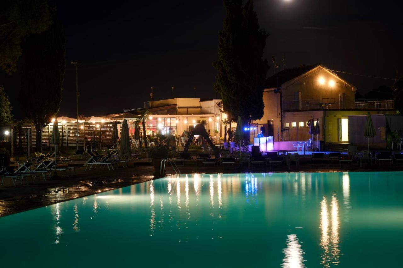 Camping Village Mar Y Sierra San Costanzo Екстериор снимка